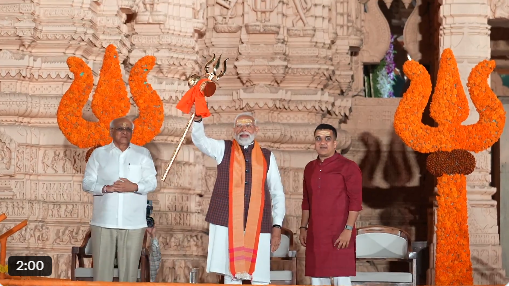 গুজরাট সফরের দ্বিতীয় দিনে, প্রধানমন্ত্রী নরেন্দ্র মোদী ঐতিহাসিক সোমনাথ স্বাভিমান পর্বের অঙ্গ হিসেবে প্রভাস পাটনে আয়োজিত বিশাল ‘শৌর্য যাত্রা’-তে নেতৃত্ব দেন।