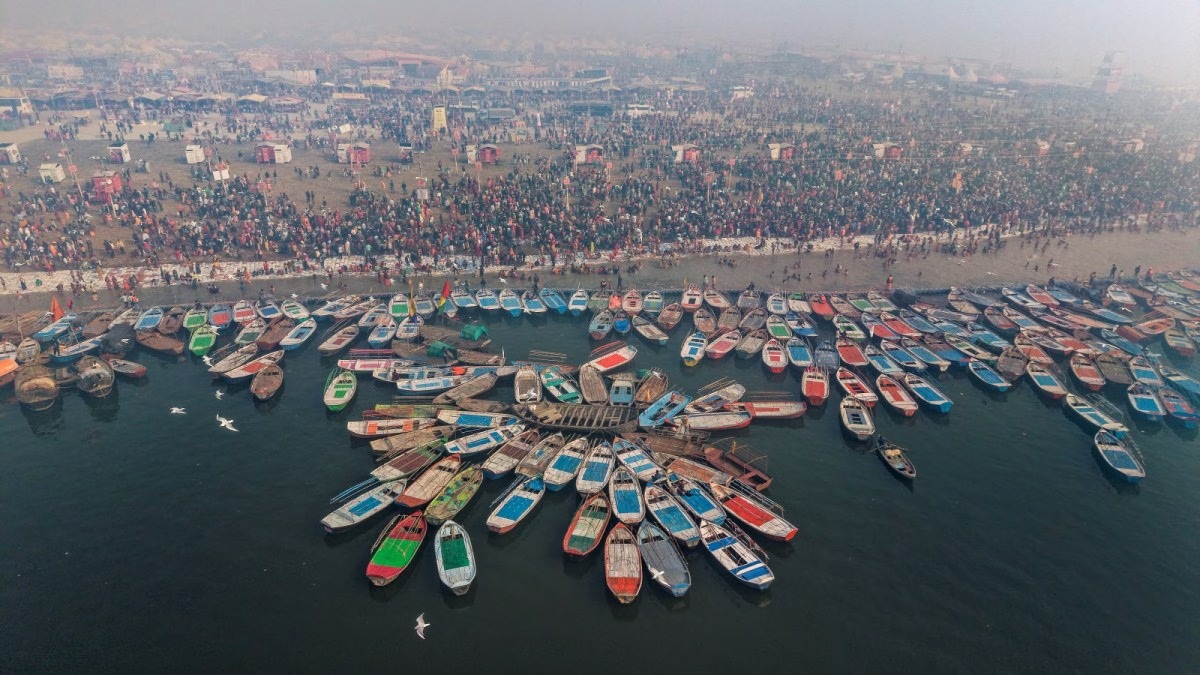 বারাণসীর মণিকর্ণিকা শ্মশানঘাট পুনর্নির্মাণকে জড়িয়ে সোশ্যাল মিডিয়ায় বিভ্রান্তিকর তথ্য প্রচারের জন্য পুলিশ গত সন্ধ্যায় ৮-টি পৃথক এফ আই আর দায়ের করেছে