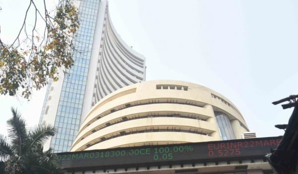 Stock market plunges fourth straight session; BSE Sensex plummets at 740 points