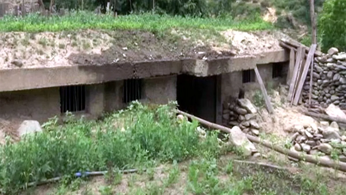 जम्मू-कश्मीर: कठुआ के उपायुक्त राजेश शर्मा ने सीमावर्ती क्षेत्रों में बंकर निर्माण प्रगति की समीक्षा की