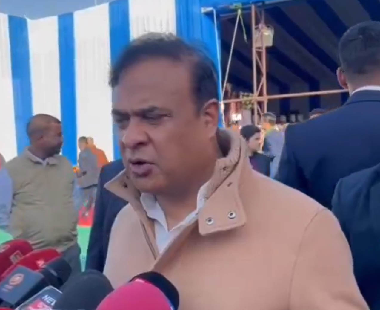 তামুলপুৰত মুখ্যমন্ত্রী মহিলা উদ্যমিতা অভিযান আঁচনিৰ অধীনত চেক বিতৰণ