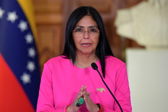 डेल्सी रोड्रिगेज़ ने वेनेज़ुएला की अंतरिम राष्ट्रपति के रूप में शपथ ली