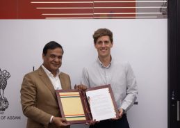 অসমত বিশ্বৰ বিভিন্ন কোম্পানীয়ে প্রায় এক লাখ কোটি টকাৰ বিনিয়োগৰ প্ৰস্তাৱ