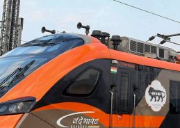 দেশৰ প্ৰথমখন বন্দে ভাৰত শ্লীপাৰ ৰে’লগাড়ী যাত্ৰাৰ শুভাৰম্ভ