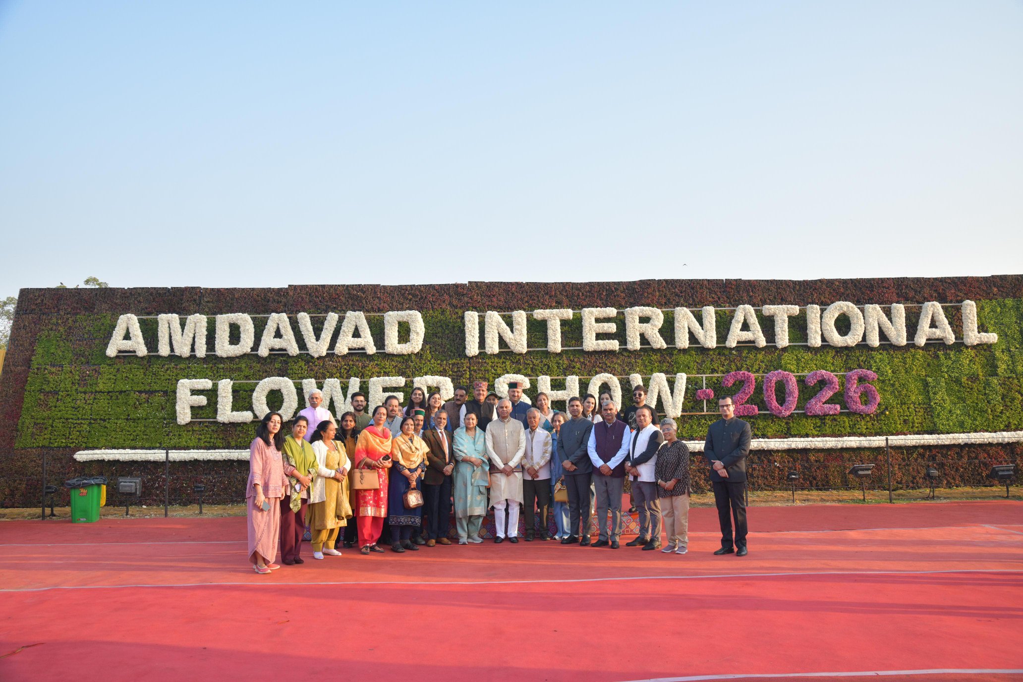 રાજ્યપાલ આચાર્ય દેવવ્રતે હિમાચલ પ્રદેશના પ્રતિનિધિમંડળ સાથે અમદાવાદ ફ્લાવર શૉ અને અટલ બ્રિજની મુલાકાત લીધી.