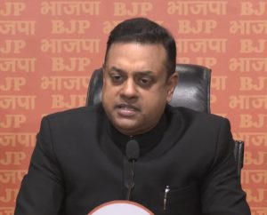 এসআইআর প্রক্রিয়ায় ভুয়ো ভোটারের নাম বাদ যাতে না পড়ে, সেজন্য তৃণমূল কংগ্রেসের পক্ষ থেকে বিএলও-দের লাগাতার হুমকি দেওয়া হচ্ছে বলে বিজেপি অভিযোগ করেছে।