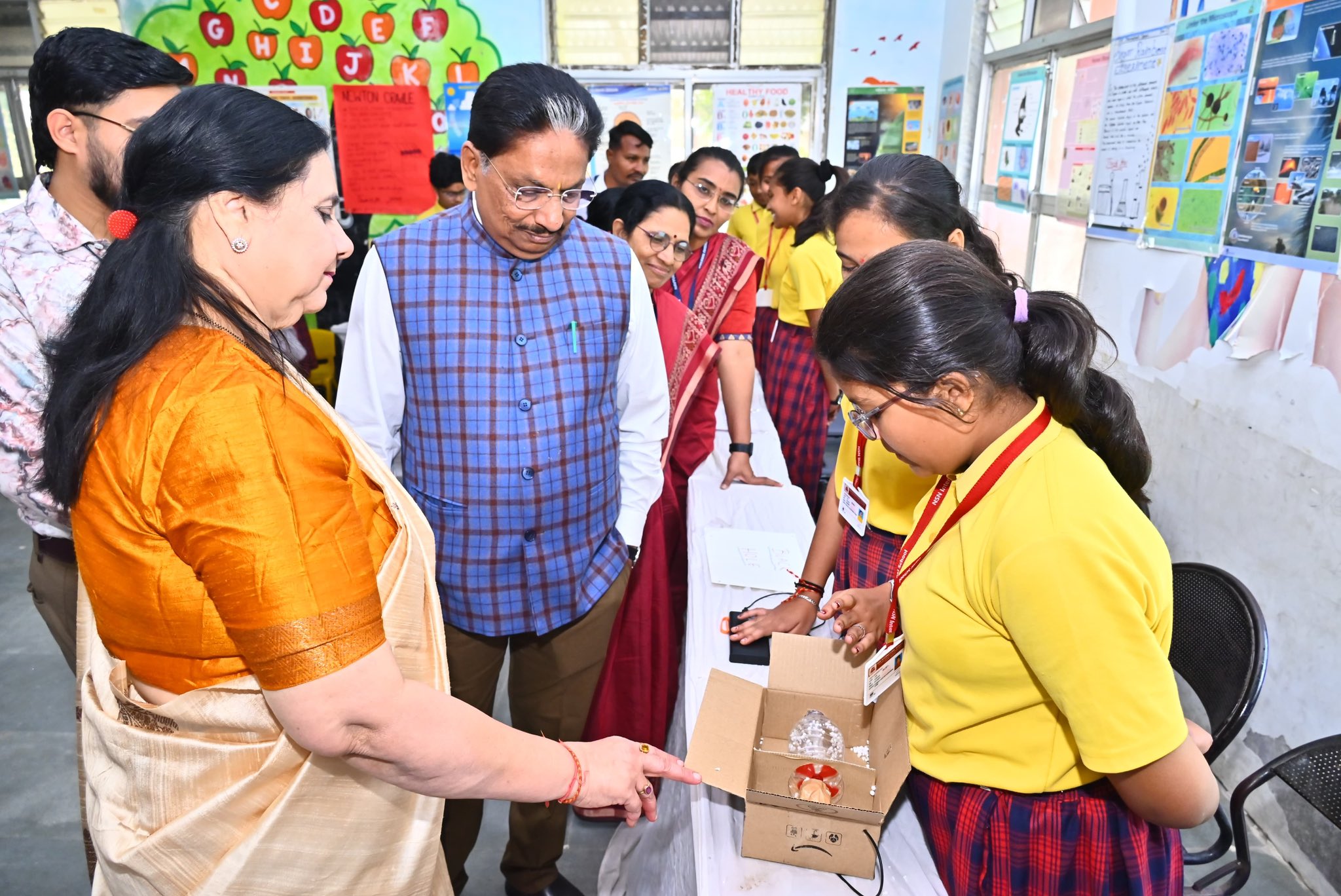 કેબિનેટ મંત્રી ઋષિકેશ પટેલે ગઇકાલે મહેસાણા જિલ્લાના વિસનગર ખાતેની સ્પેસ ઓન વ્હીલ કરનું પ્રદર્શનને ખુલ્લું મૂક્યું હતું.