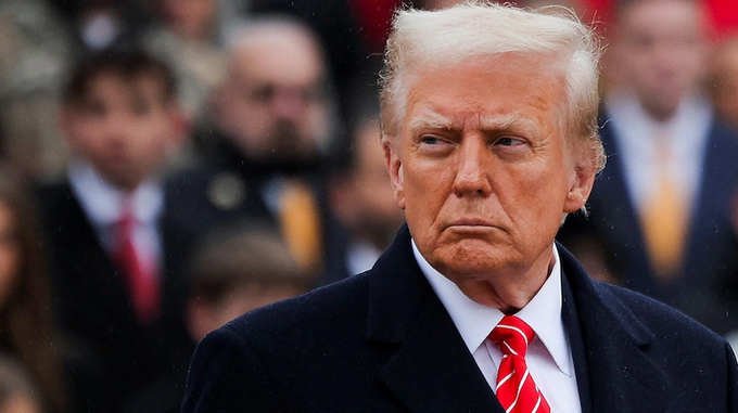 आठ युरोपीय देशांतील वस्तूंवर १० टक्के आयात शुल्क लावण्याची अमेरिकेचे राष्ट्राध्यक्ष डोनाल्ड ट्रम्प यांची घोषणा