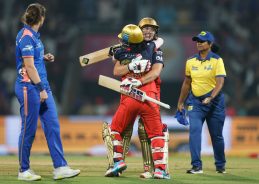 WPL: RCB संघाचा गतविजेत्या मुंबई इंडियन्सवर ३ खेळाडू राखून विजय