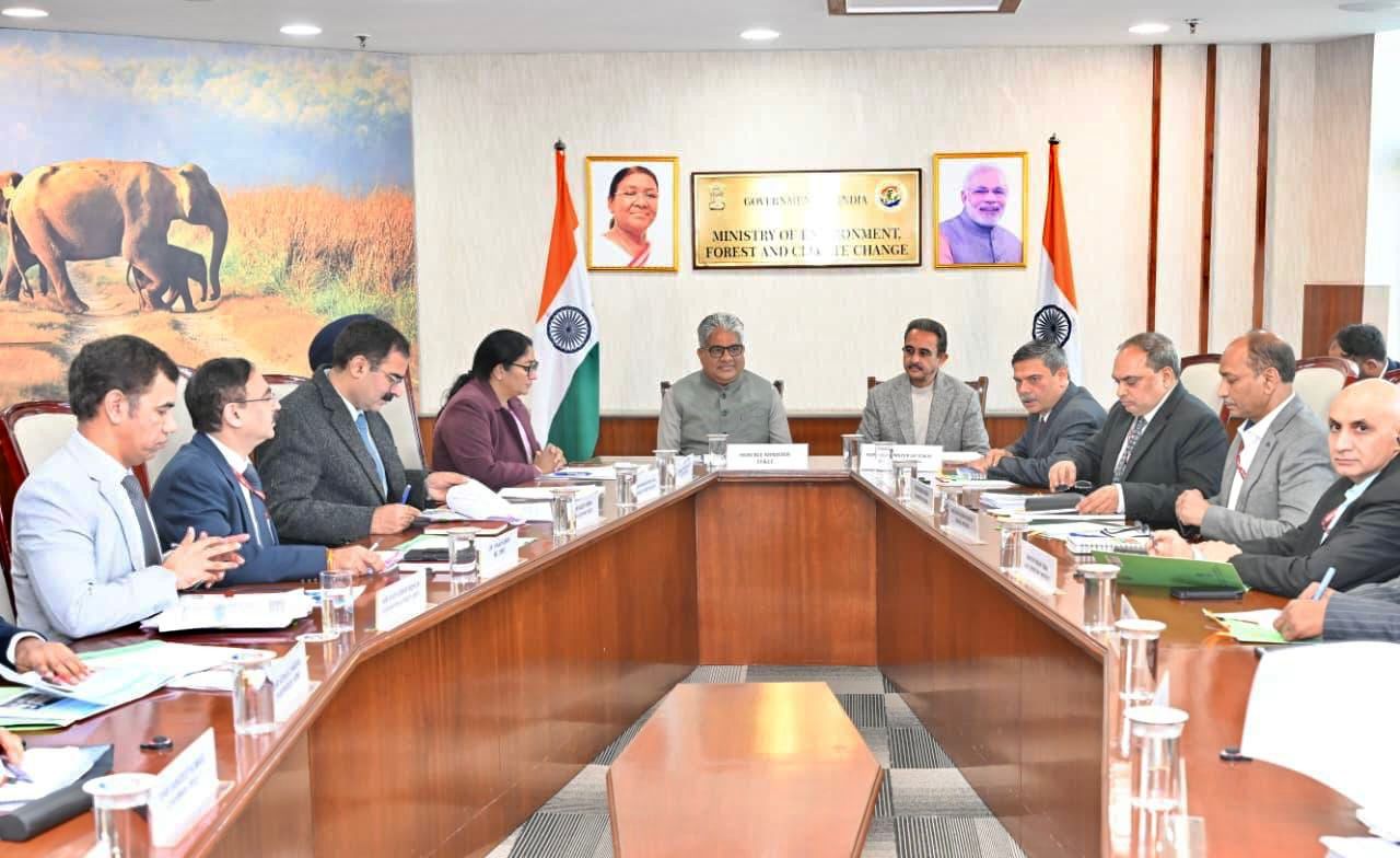 पर्यावरण मंत्री भूपेंद्र यादव ने नई दिल्ली में एक उच्च स्तरीय वायु प्रदूषण कार्य योजना की समीक्षा की