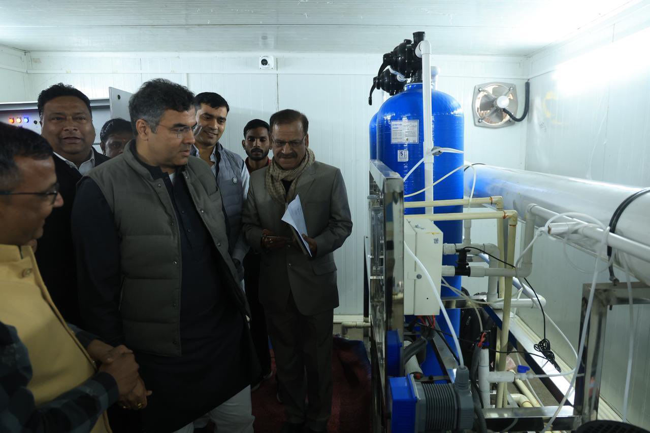 दिल्‍ली मंत्री परवेश साहिब सिंह ने किया मिस्ट स्प्रे सिस्टम का उद्घाटन