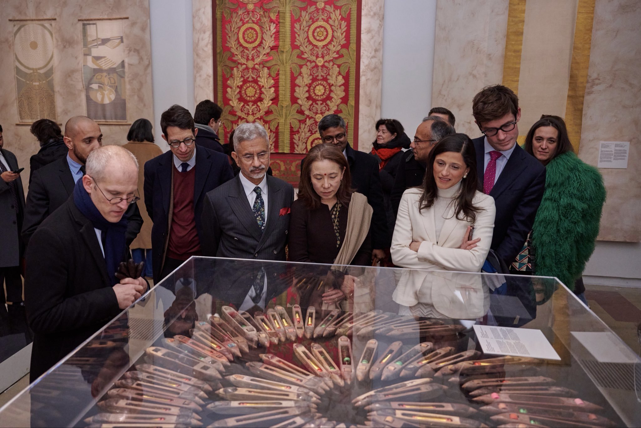 विदेश मंत्री डॉ. एस. जयशंकर ने पेरिस में ‘सी क्वी से ट्रामे – भारत और फ्रांस के बीच बुनी गई कहानियां’ नामक प्रदर्शनी का दौरा किया