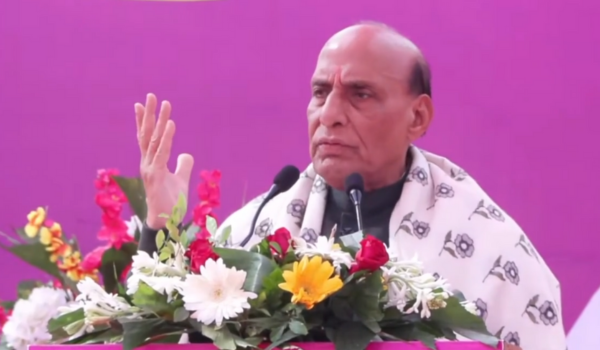 প্রতিরক্ষা মন্ত্রী রাজনাথ সিং বলেছেন, উচ্চশিক্ষিত ব্যক্তিরা এবং যারা মর্যাদাপূর্ণ পেশার সঙ্গে যুক্ত তারা দেশ এবং সমাজবিরোধী কার্যকলাপের সঙ্গে যুক্ত হচ্ছেন, এটা খুবই উদ্বেগের বিষয়