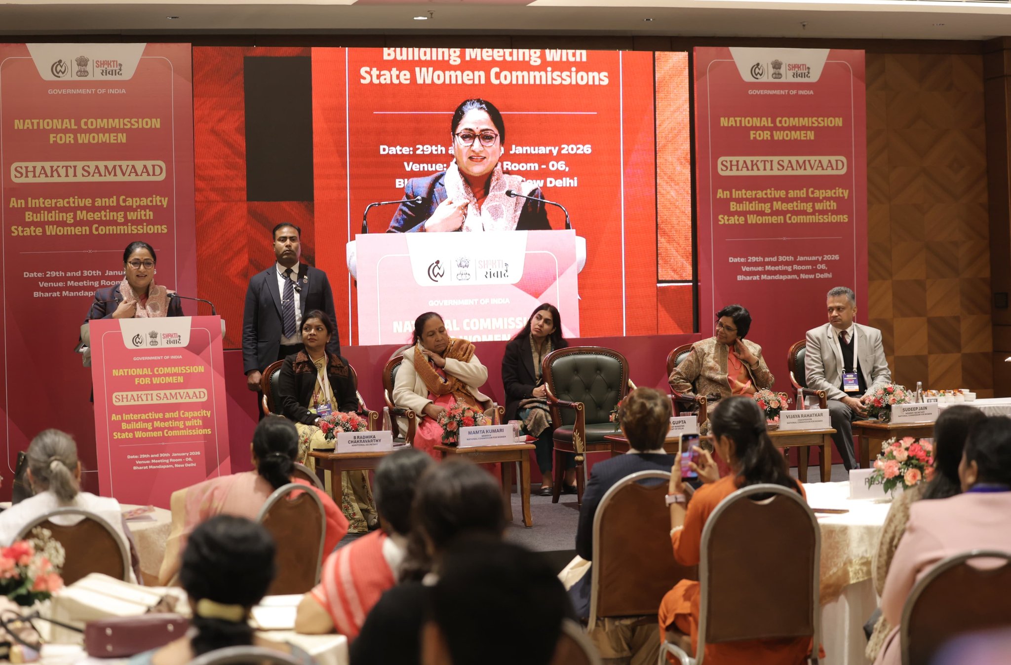 मुख्यमंत्री रेखा गुप्ता राष्ट्रीय महिला आयोग की ओर से आयोजित शक्ति संवाद कार्यक्रम मे हुईं शामिल