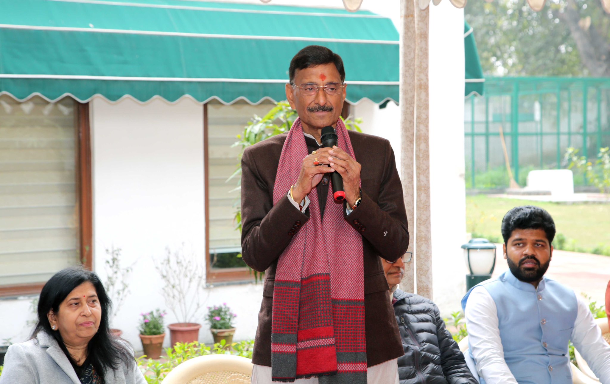 MoS Defence Sanjay Seth presents awards for Best Contingents and Tableaux of R-Day Parade 2026