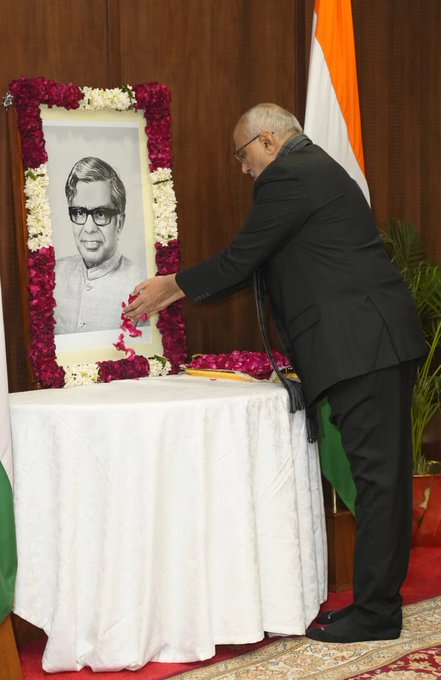 उपराष्ट्रपति सी.पी. राधाकृष्णन ने भारत रत्न से सम्‍मानित सी. सुब्रमण्यम की जयंती पर पुष्पांजलि अर्पित की