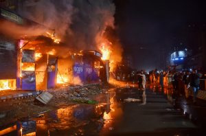 পাকিস্তানের করাচির এম.এ. জিন্নাহ রোডে অবস্থিত গুল প্লাজায় ভয়াবহ অগ্নিকাণ্ডে অন্তত ২৬ জনের মৃত্যু হয়েছে এবং আরও প্রায় ৮১ জন নিখোঁজ।