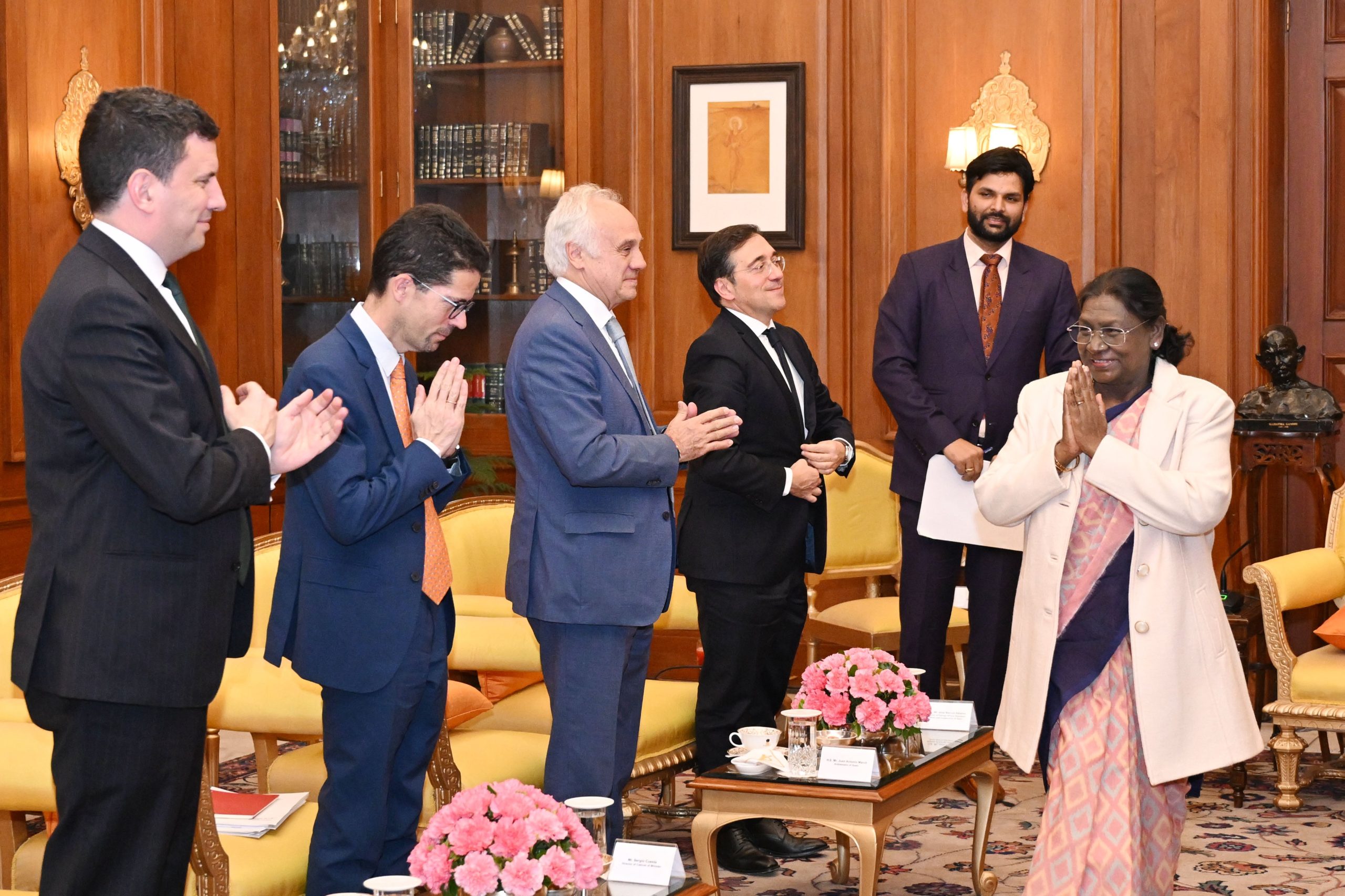 स्पेन के विदेश मंत्री जोस मैनुअल अल्बारेस ने राष्ट्रपति द्रौपदी मुर्मु से भेंट की