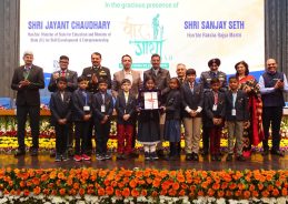 MoS Sanjay Seth, Jayant Chaudhary Felicitate Veer Gatha 5.0 Super 100 Awardees