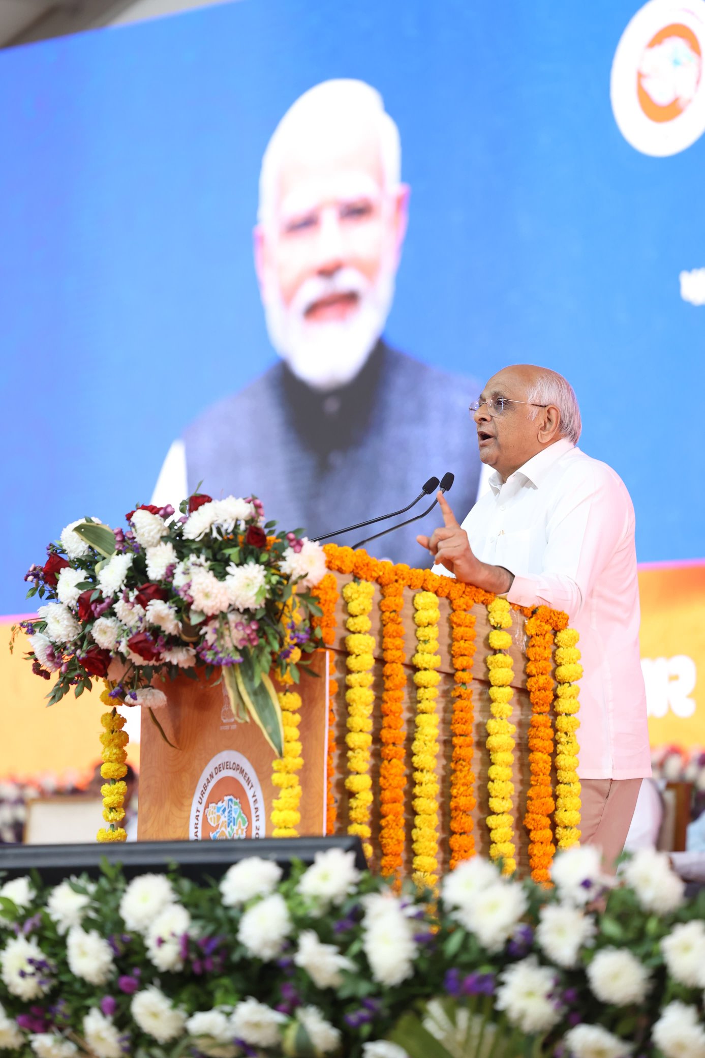 મુખ્યમંત્રી ભૂપેન્દ્ર પટેલે મોરબીમાં એક હજાર 42 કરોડ રૂપિયાથી વધુના વિકાસકાર્યોનું લોકાર્પણ અને ખાતમુહૂર્ત કર્યું.