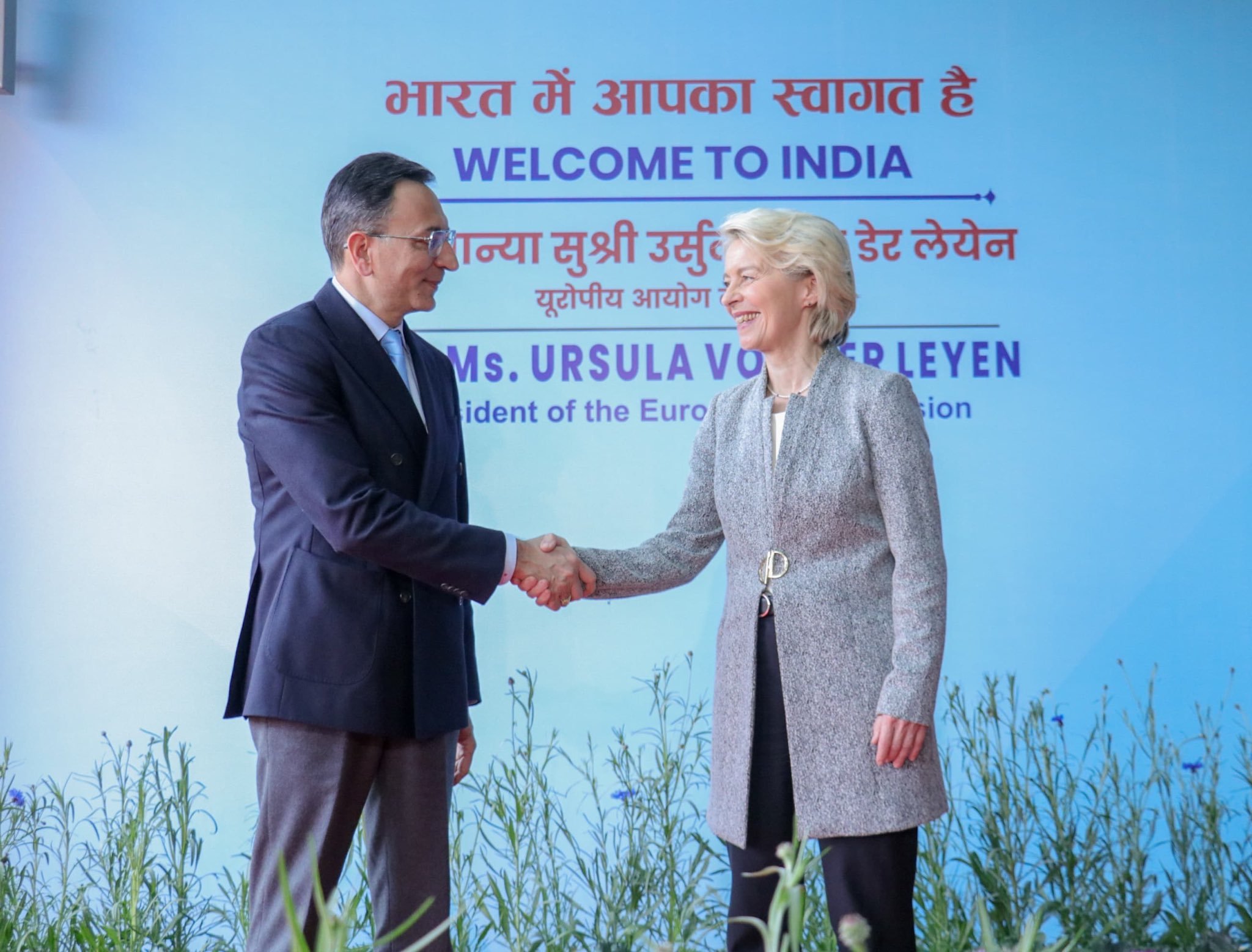 یوروپی کمیشن کی صدر Ursula von der Leyen بھارت-ای یو کلیدی شراکت داری کو مستحکم کرنے کی خاطر نئی دلّی پہنچ گئی ہیں۔ وہ یومِ جمہوریہ پریڈ میں مہمانِ خصوصی بھی ہوں گی