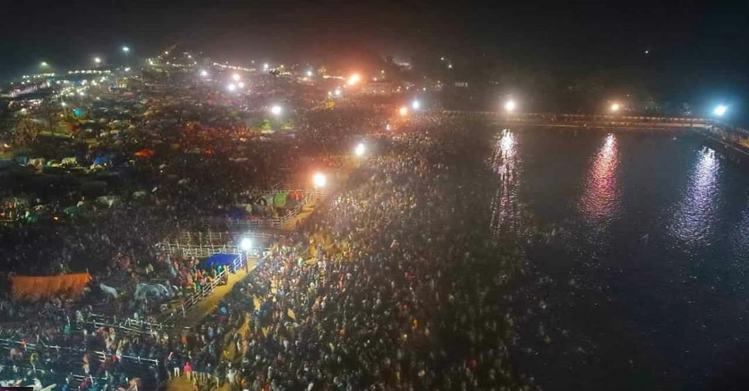 ओडिशा: माघ सप्तमी पर हजारों श्रद्धालु कोणार्क के पास चन्द्रभागा तट पर डुबकी लगाने के लिए जुटे