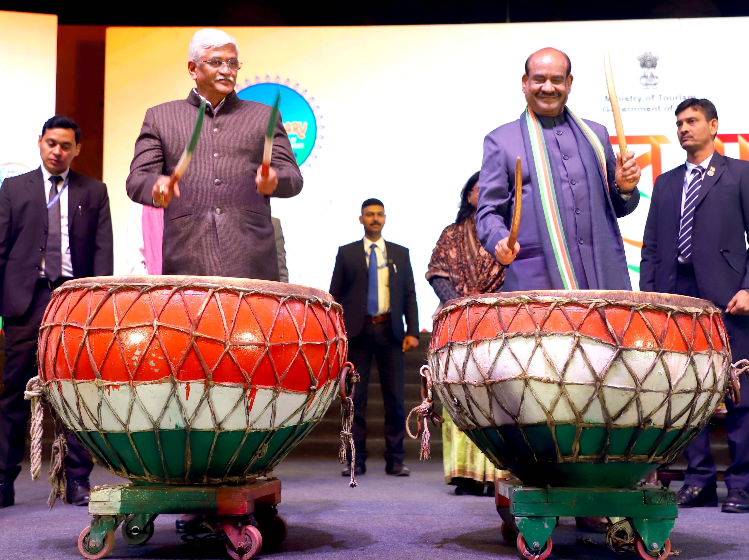 राष्ट्रीय नाट्य विद्यालय में रंग महोत्सव का उद्घाटन संस्कृति एवं पर्यटन मंत्री गजेंद्र सिंह शेखावत ने कल नई दिल्ली में किया