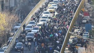 ایران نے انٹرنیٹ پر ملک گیر سطح پر مکمل طور پر پابندی عائد کردی ہے کیونکہ حکومت مخالف مظاہروں کا آج 13واں دن ہے اور یہ مظاہرے سبھی 31 صوبوں میں کیے جانے لگے ہیں