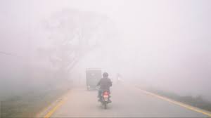 Dense fog engulfs Jammu city and nearby areas, slowing traffic & disrupting commuting
