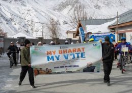 Kargil celebrates National Voters’ Day with great enthusiasm at Ice Hockey Ground