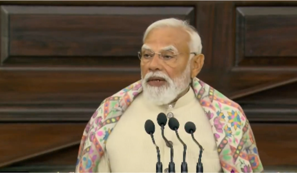 حکومت بغیر کسی بھیدبھاؤ کے ہرکسی کیلئے عوامی فلاح و بہبود کے جذبے کے ساتھ کام کررہی ہے: وزیراعظم