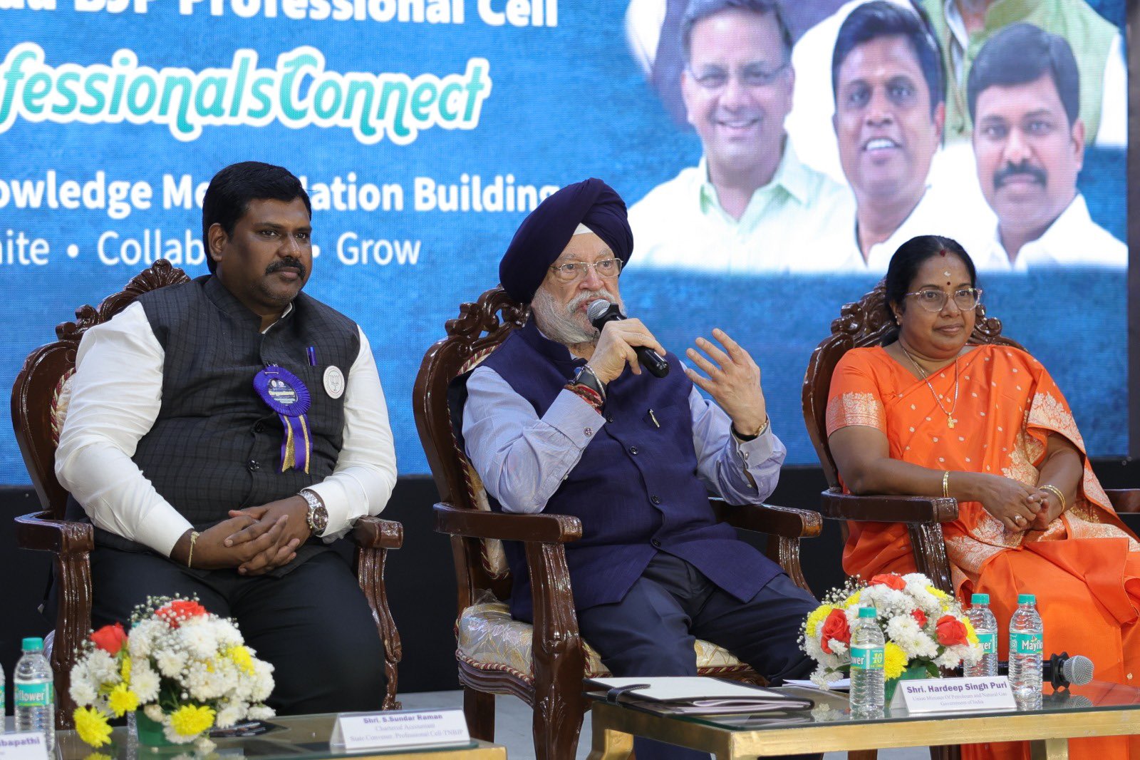 Union Minister Hardeep Puri interacts with Punjab Contingent participating in Viksit Bharat Young Leaders Dialogue 2026
