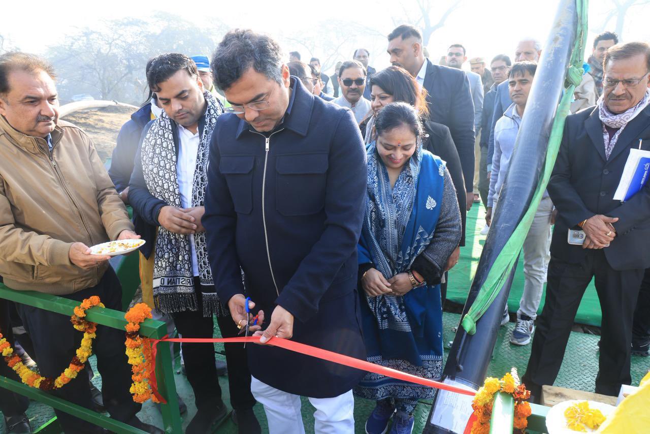 नजफगढ़ में नई वॉटर मास्टर मशीन के जलावतरण और नजफगढ़ ड्रेन में ड्रेजिंग कार्य का शुभारंभ