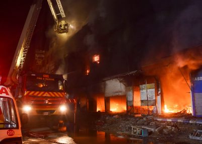Pakistan: Gul Plaza fire toll climbs to 14; over 70 people missing in Karachi