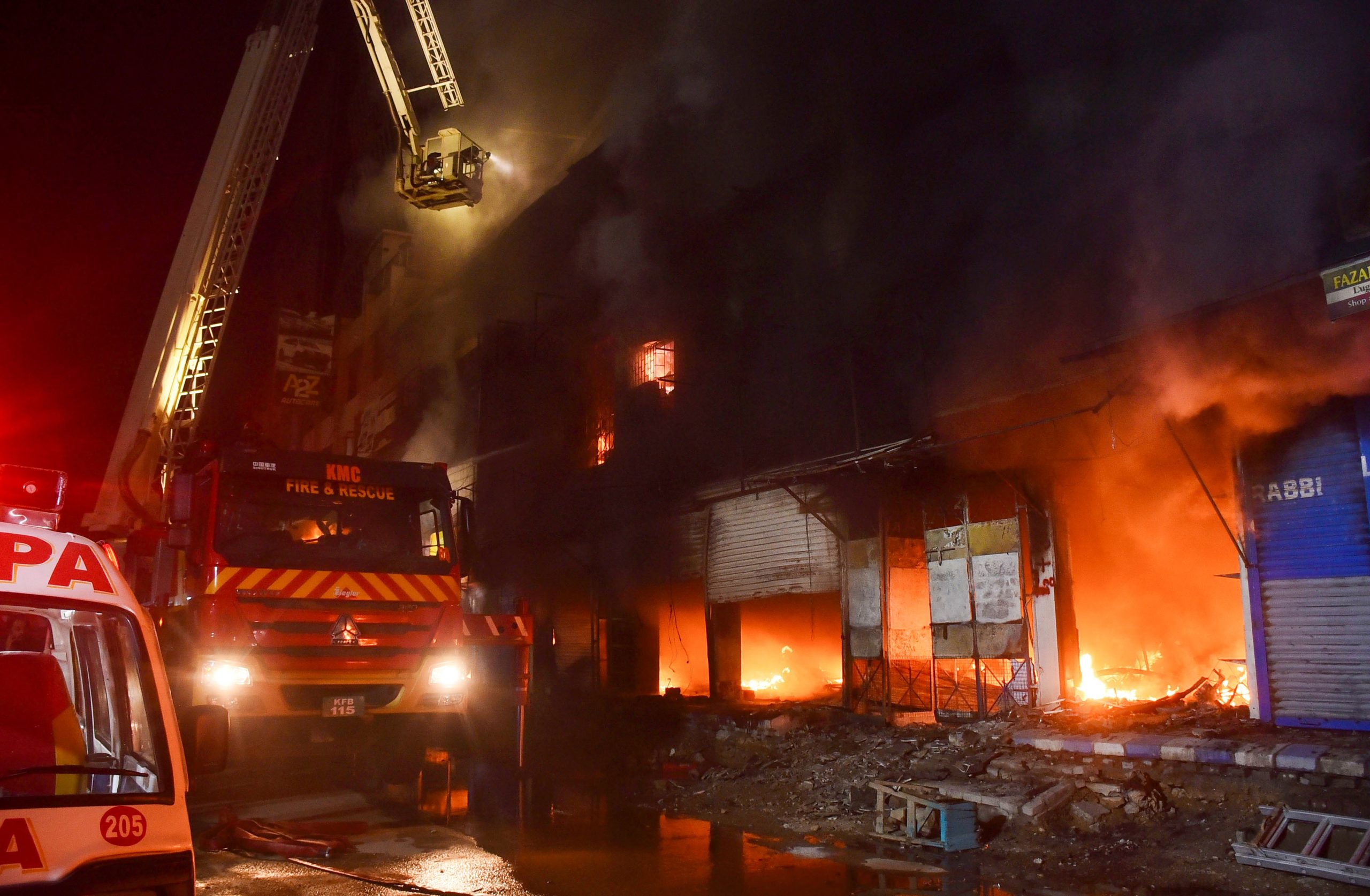 Pakistan: Gul Plaza fire death toll climbs to 14; over 70 people missing in Karachi