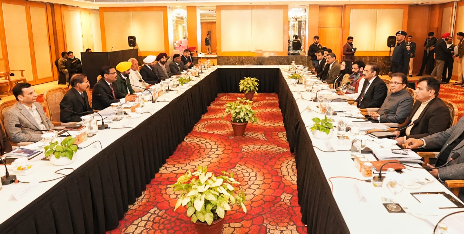 Chief Ministers of Punjab & Haryana discuss Sutlej Yamuna Link Canal issue