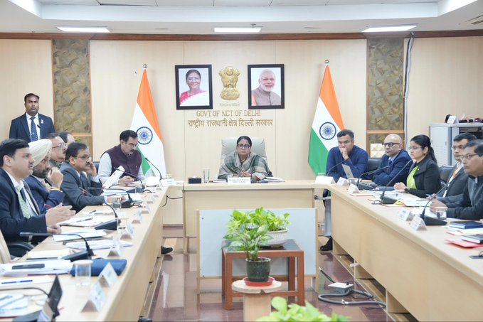 दिल्ली की मुख्यमंत्री रेखा गुप्ता ने यमुना नदी की सफाई को लेकर की समीक्षा बैठक