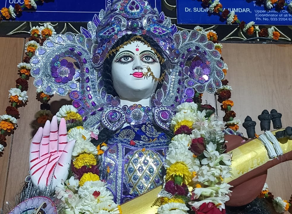 আজ সরস্বতী পুজো ও বসন্ত পঞ্চমী। বাগ্ দেবীর আরাধনায় মেতে উঠেছে গোটা দেশ।