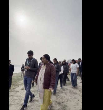 दिल्ली मुख्यमंत्री रेखा गुप्ता ने आईटीओ स्थित छठ घाट पर यमुना क्लीनअप ड्राइव का निरीक्षण किया