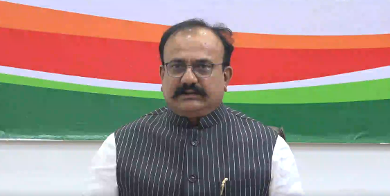 बिनविरोध निवडलेल्या उमेदवारांनी पैसा आणि धाकदपटशाचा वापर केल्याचा काँग्रेसचा आरोप