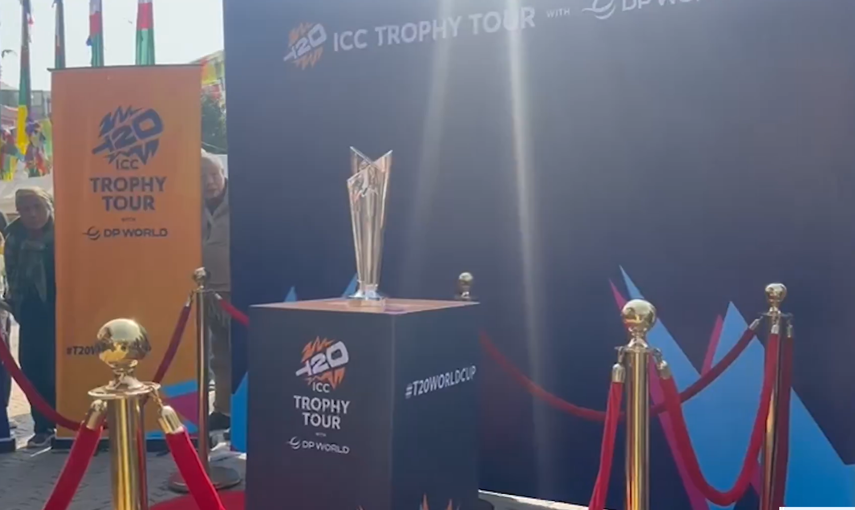 टी20 विश्व कप ट्रॉफी को काठमांडू स्थित यूनेस्को विश्व धरोहर स्थल बौद्ध स्तूप में आम जनता के लिए प्रदर्शित किया गया