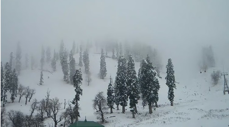 जम्मू-कश्मीर में शीतलहर का प्रकोप जारी, कई स्थानों पर न्यूनतम तापमान रिकॉर्ड