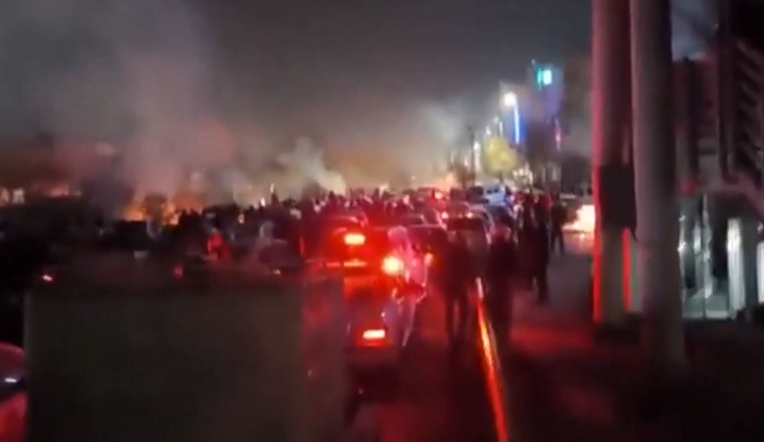 इराणमध्ये सुरू असलेल्या देशव्यापी सरकारविरोधी निदर्शनांना आज चौदा दिवस पूर्ण