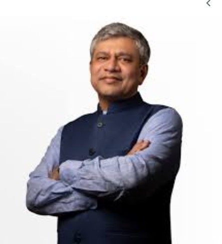 रेल मंत्री अश्विनी वैष्णव ने  न्यू जलपाईगुड़ी रेलवे स्टेशन पर कार्यों का निरीक्षण किया