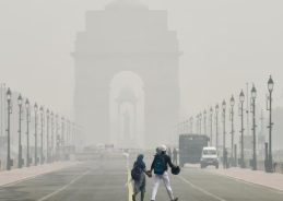 ہوا کے معیار کے بندوبست سے متعلق کمیشنCAQM  نے دلی، NCR اور اُس کے نواحی علاقوں میں فوری طور پر Grap 4 مرحلہ نافذ کردیا ہے۔ کَل شام دلی کا AQI،  400 تک پہنچ گیا