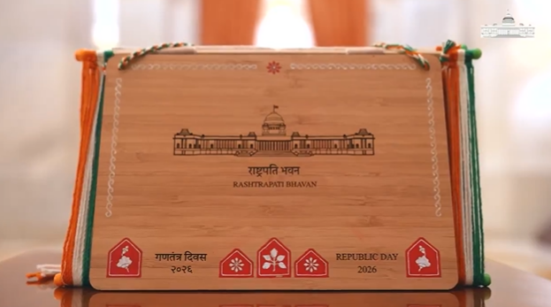 ७७ व्या प्रजासत्ताक दिनानिमित्त तयार करण्यात आलेल्या विशेष निमंत्रणाची झलक