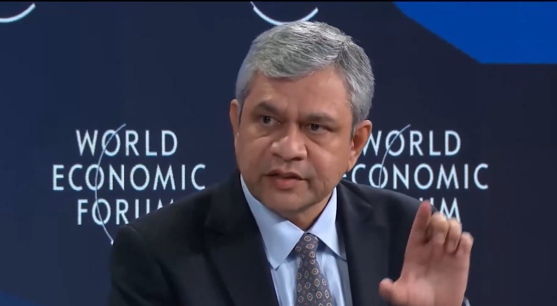 বৈদ্যুতিন ও তথ্য প্রযুক্তি মন্ত্রী অশ্বিনী বৈষ্ণো বলেছেন, কৃত্রিম বুদ্ধিমত্তার নীতি শুধুমাত্র একক আইন হিসাবে নয়, প্রযুক্ত ও বৈধ বিষয়বস্তুকে অনুসরণ করে কার্যকর হওয়া উচিত।