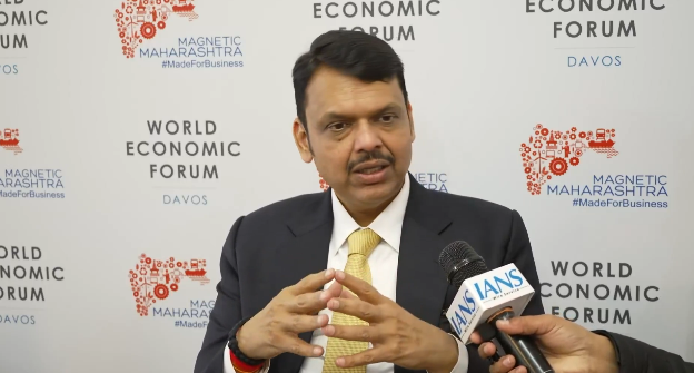 महाराष्ट्रातील सर्व मोठे सौर ऊर्जा प्रकल्प या वर्षाअखेरपर्यंत पूर्णत्वास जातील-मुख्यमंत्र्यांची दावोस बैठकीत घोषणा
