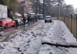 Heavy snowfall disrupts normal life in Himachal Pradesh
