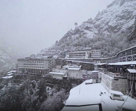 भीड़ को देखते हुए श्री माता वैष्णो देवी यात्रा का पंजीकरण अस्थायी रूप से स्थगित